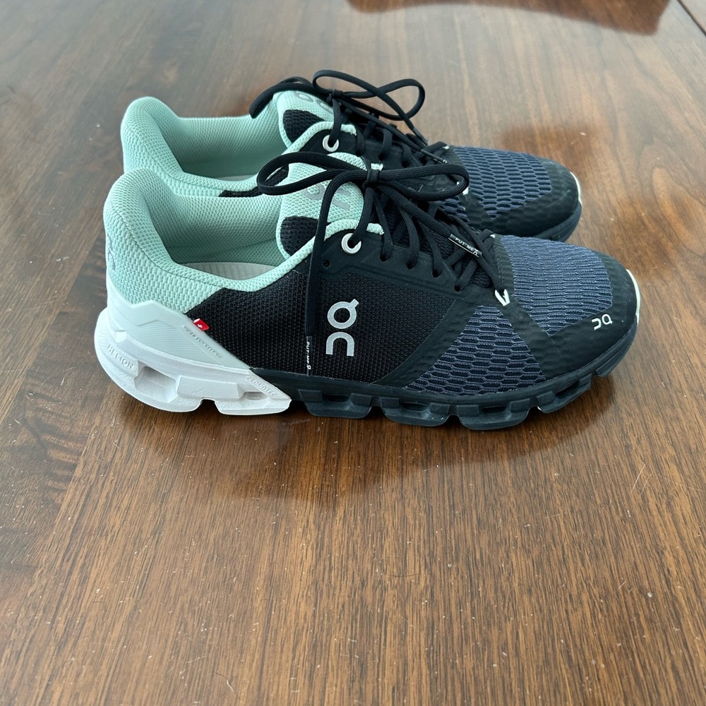 CloudNova Women’s Sneaker size 9